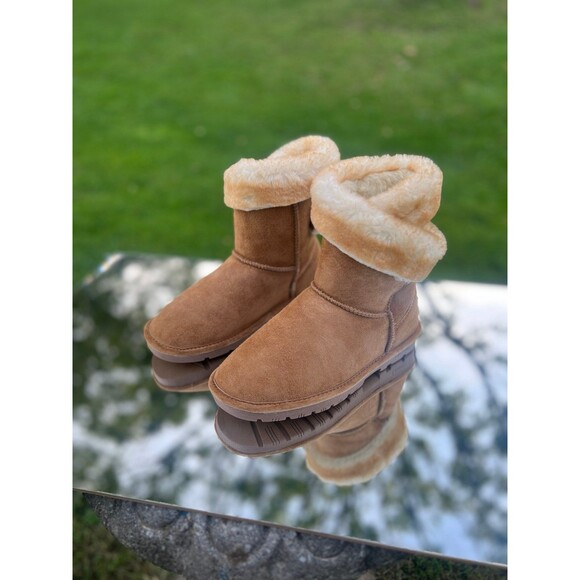 Leather and Fleece Lamo Boots Winter Tan Beige Furry Fuzzy Boots - Picture 1 of 7
